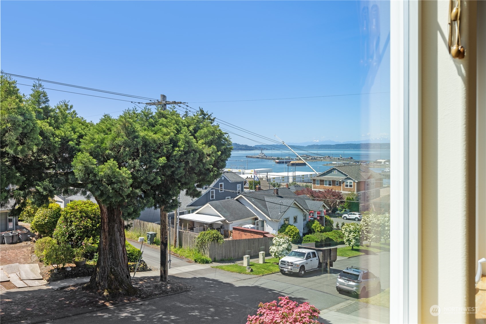 2030 Rucker Avenue, Unit 3 Everett, WA 98201 - Photo 16 of 40 a backyard of a house with lots of green space