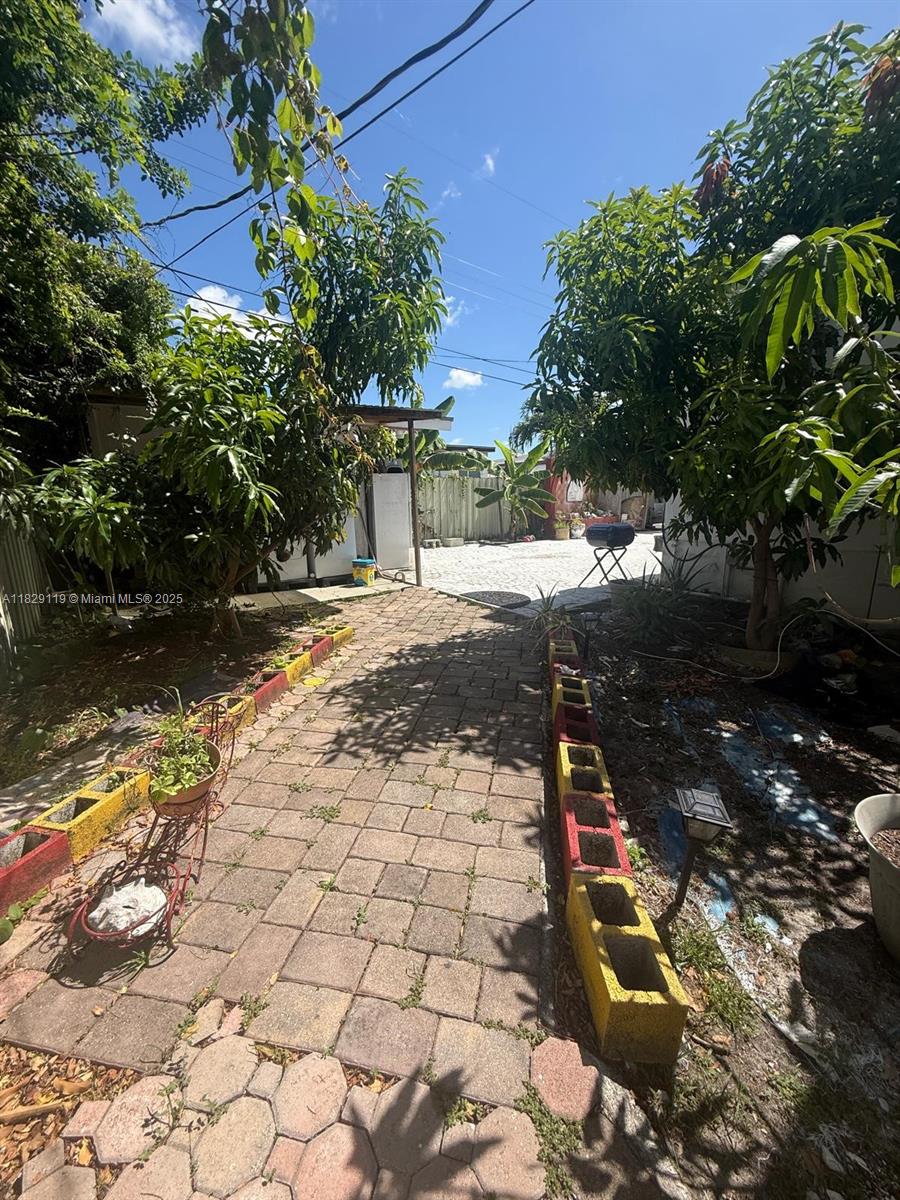 7900 Southwest 21st Terrace Miami, FL 33155 - Photo 16 of 19