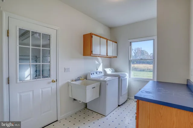 an empty room with windows and ceiling fan
