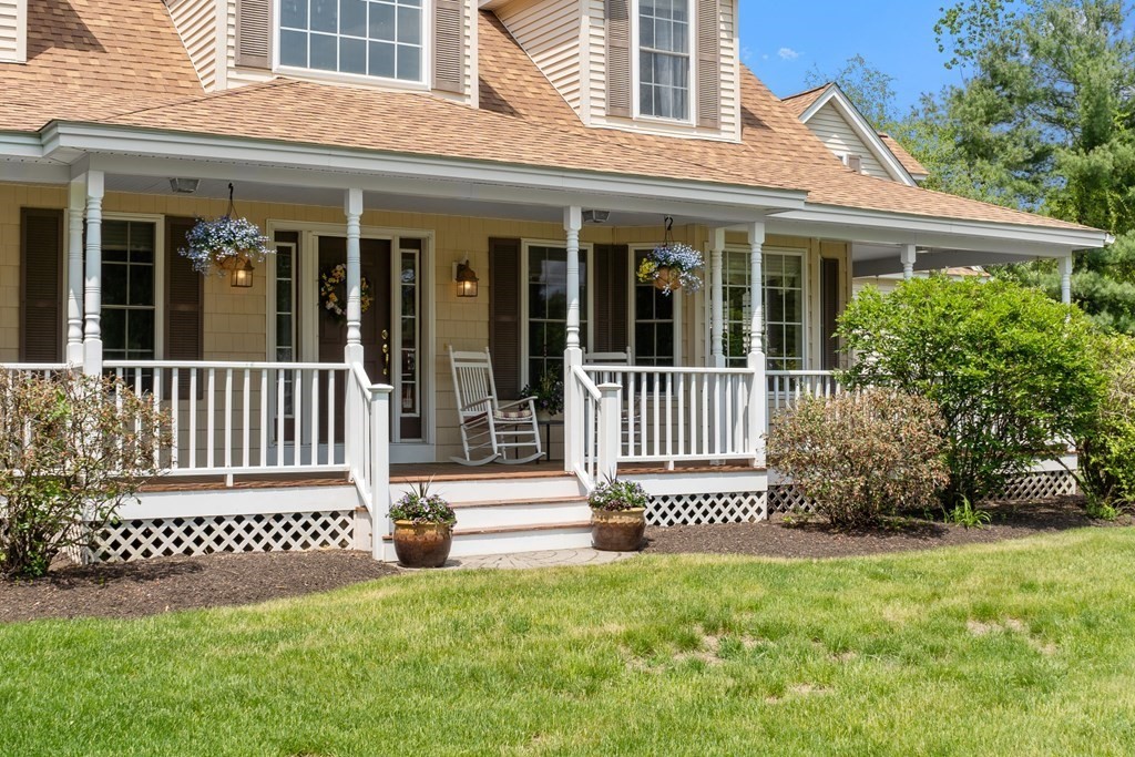 2 Gullane Road Hooksett, NH 03106 - Photo 2 of 27 front view of a house with a yard