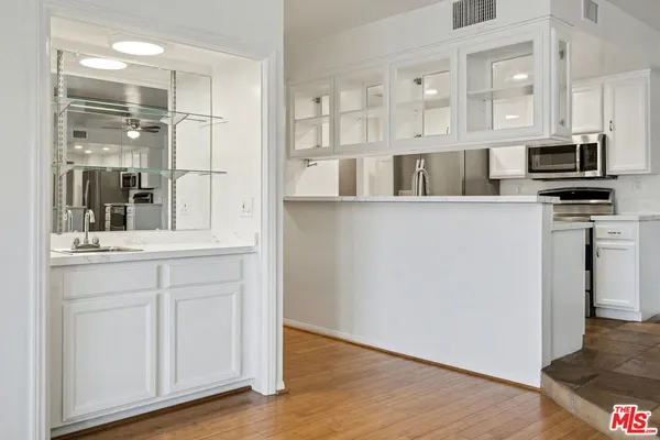 $5,750 | 521 Montana Avenue, Unit 301, Santa Monica, CA 90403