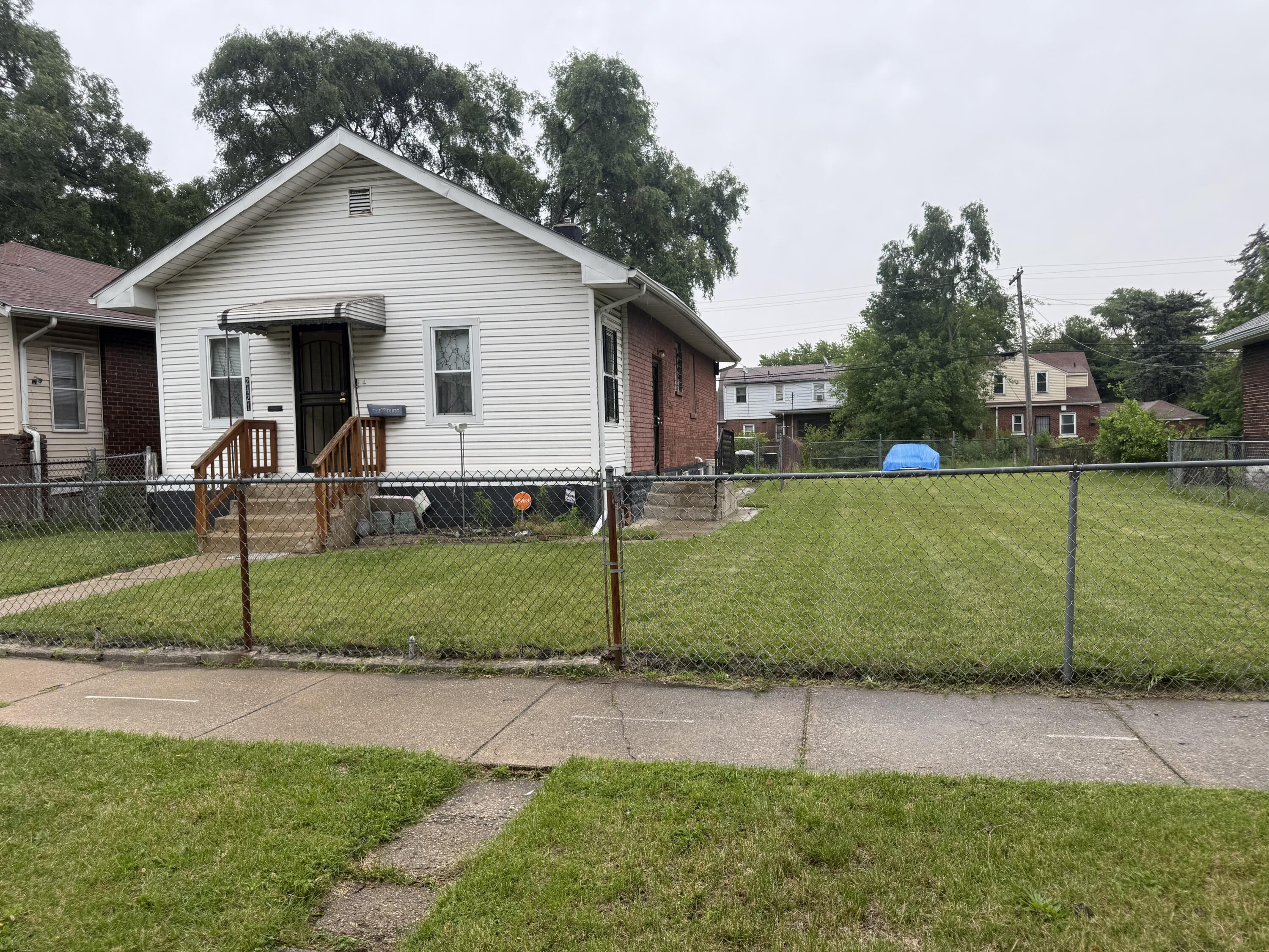 2421 Monroe Street Gary, IN 46407 - Photo 2 of 19 3000x2250