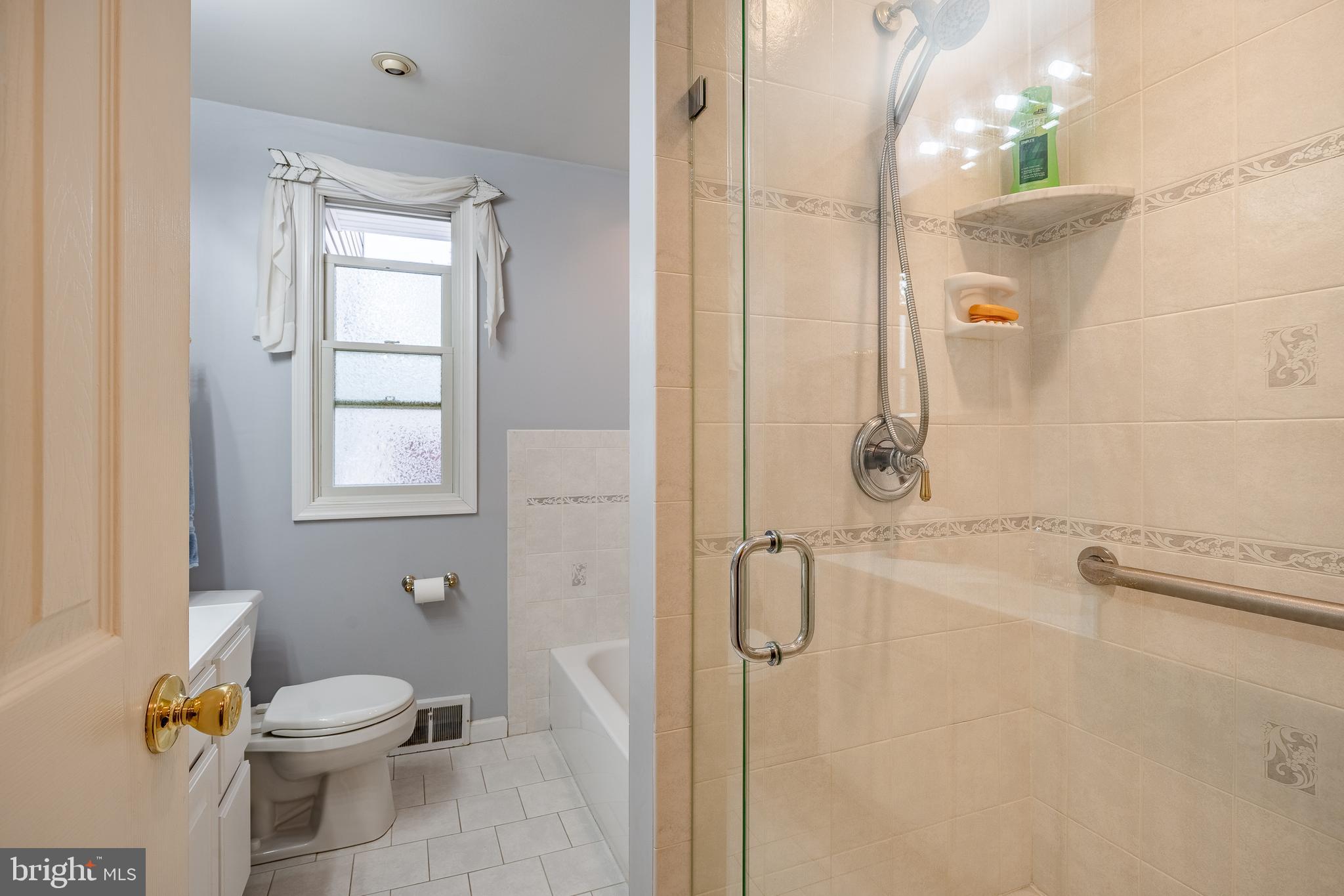 109 Locust Road Morton, PA 19070 - Photo 14 of 33 First-Floor Full Bathroom - Stall Shower + Tub