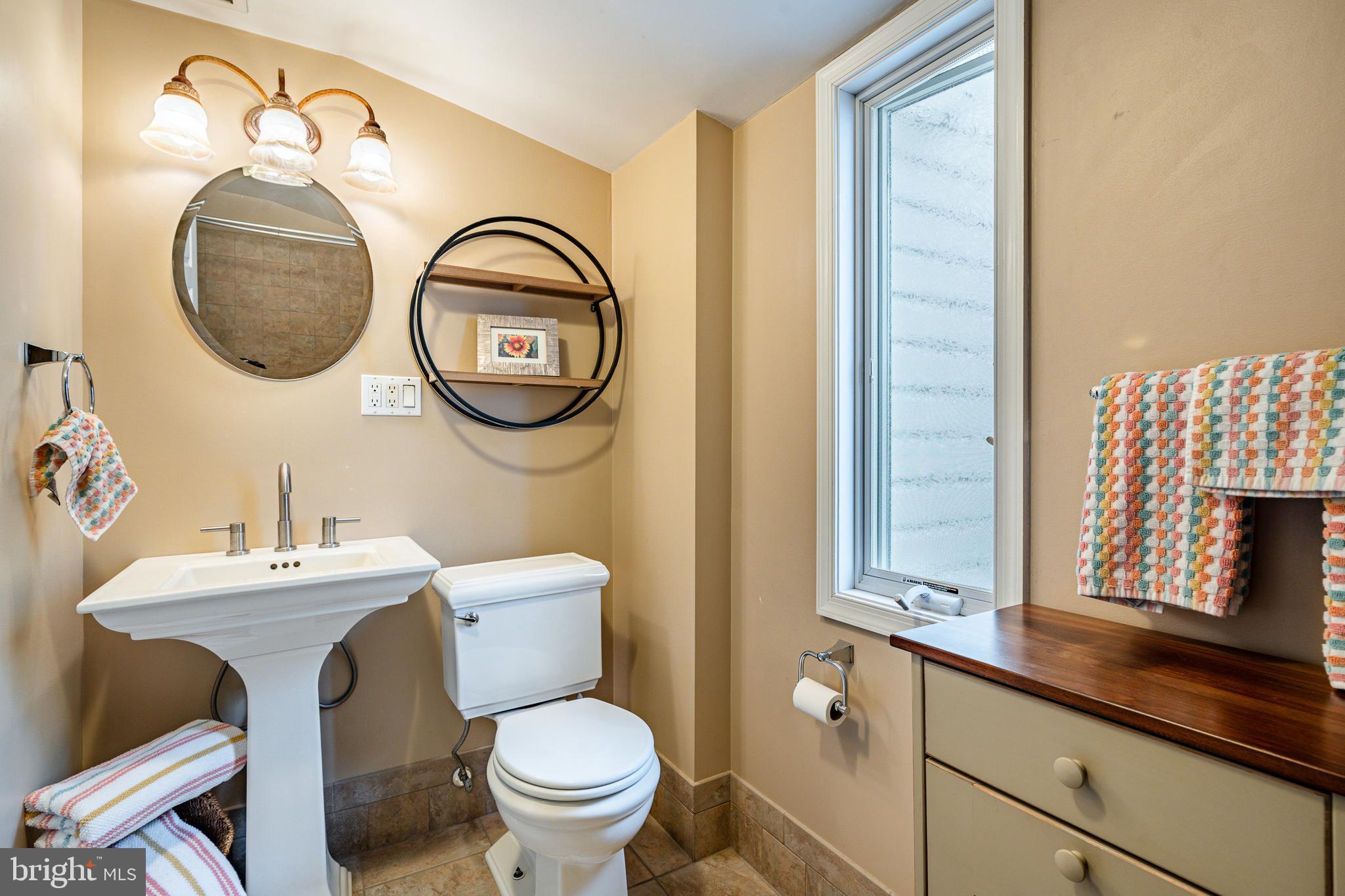 109 Locust Road Morton, PA 19070 - Photo 25 of 33 Second Floor Full Bathroom