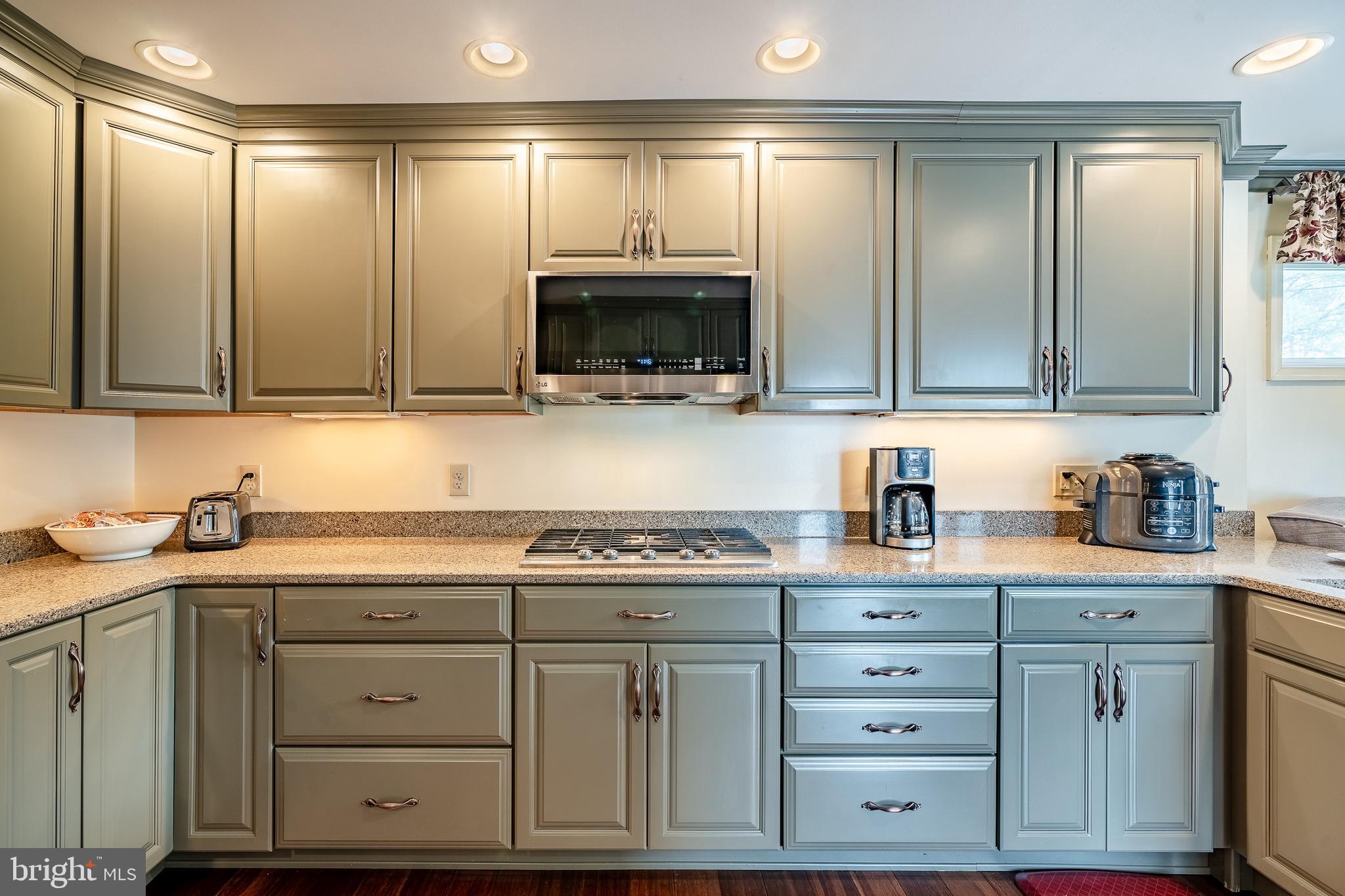 109 Locust Road Morton, PA 19070 - Photo 10 of 33 Plenty of Counterspace!