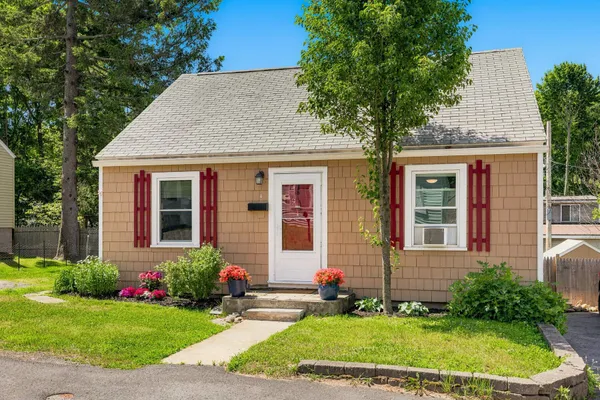 $439,000 | 4 Halstead Street, Kittery, ME 03904