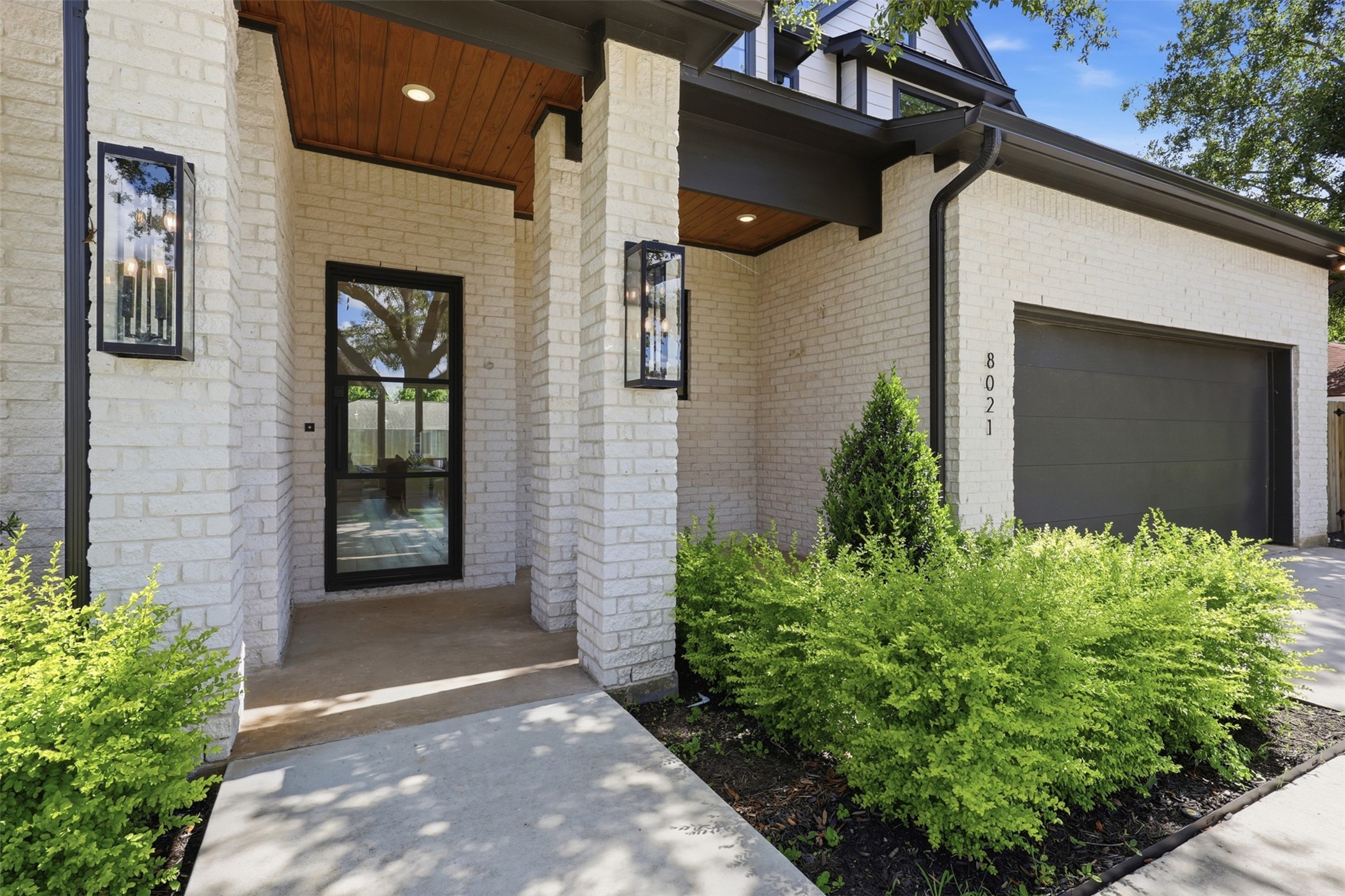 8021 Turquoise Lane Houston, TX 77055 - Photo 3 of 46 Step inside this incredible Versailles Custom Homes.