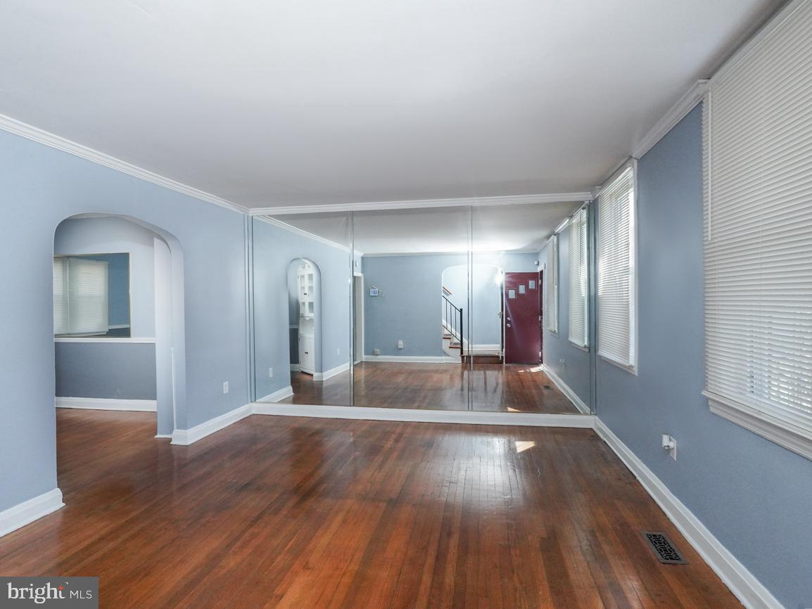 5358 Cuthbert Avenue Baltimore, MD 21215 - Photo 4 of 23