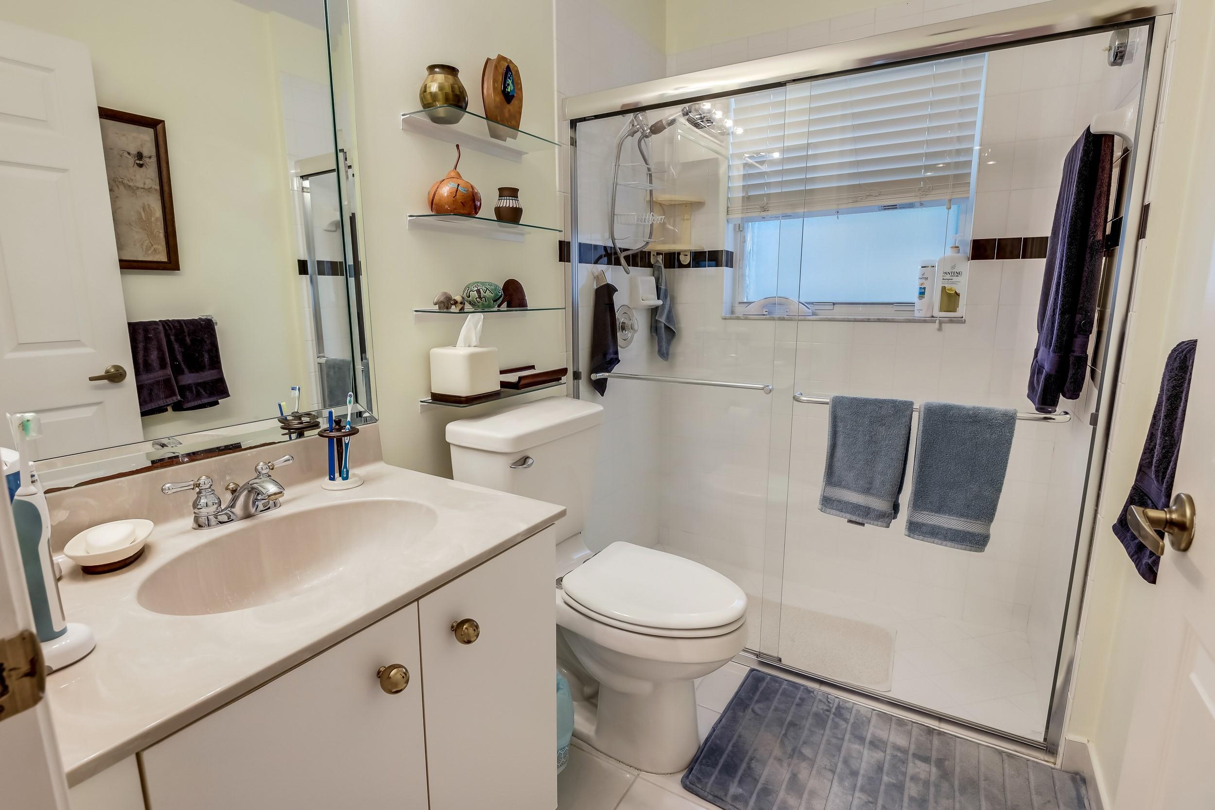 6741 Sun River Road Boynton Beach, FL 33437 - Photo 30 of 57 Guest Bathroom
