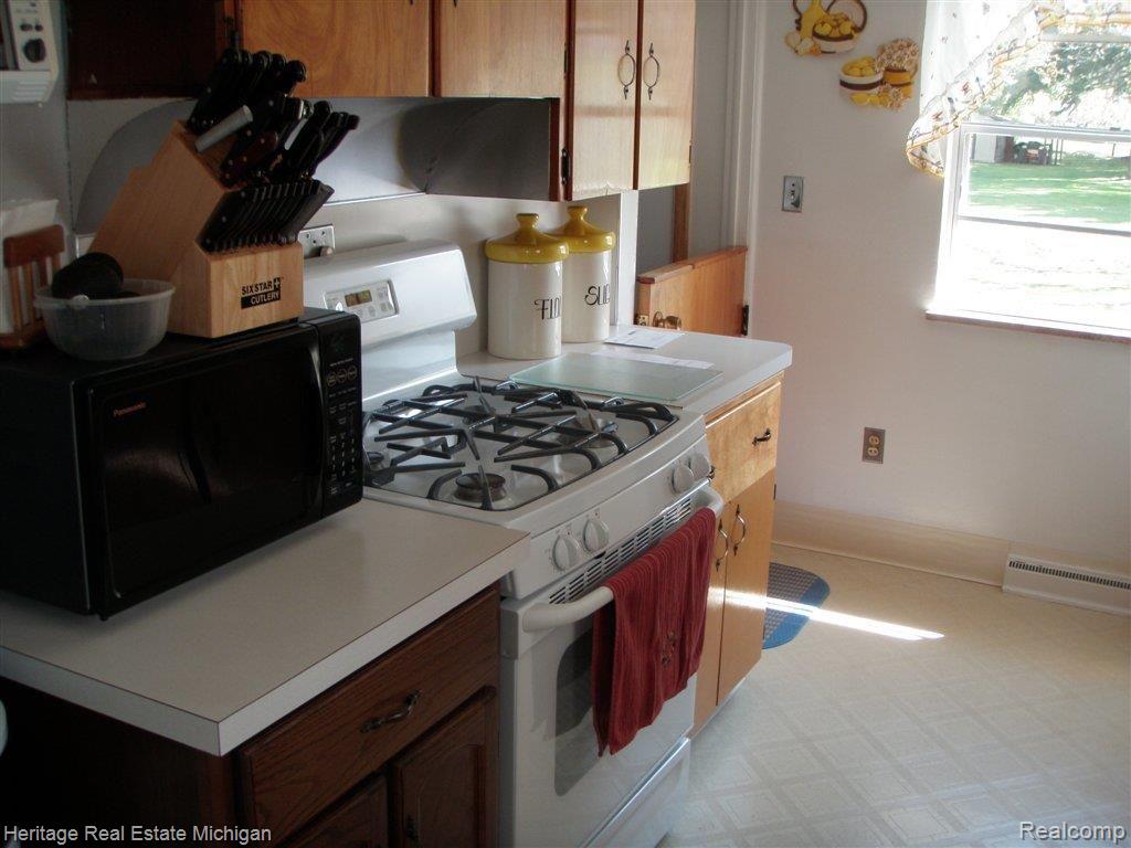 3445 Mason Road Howell, MI 48843 - Photo 4 of 12 P1010238.JPG