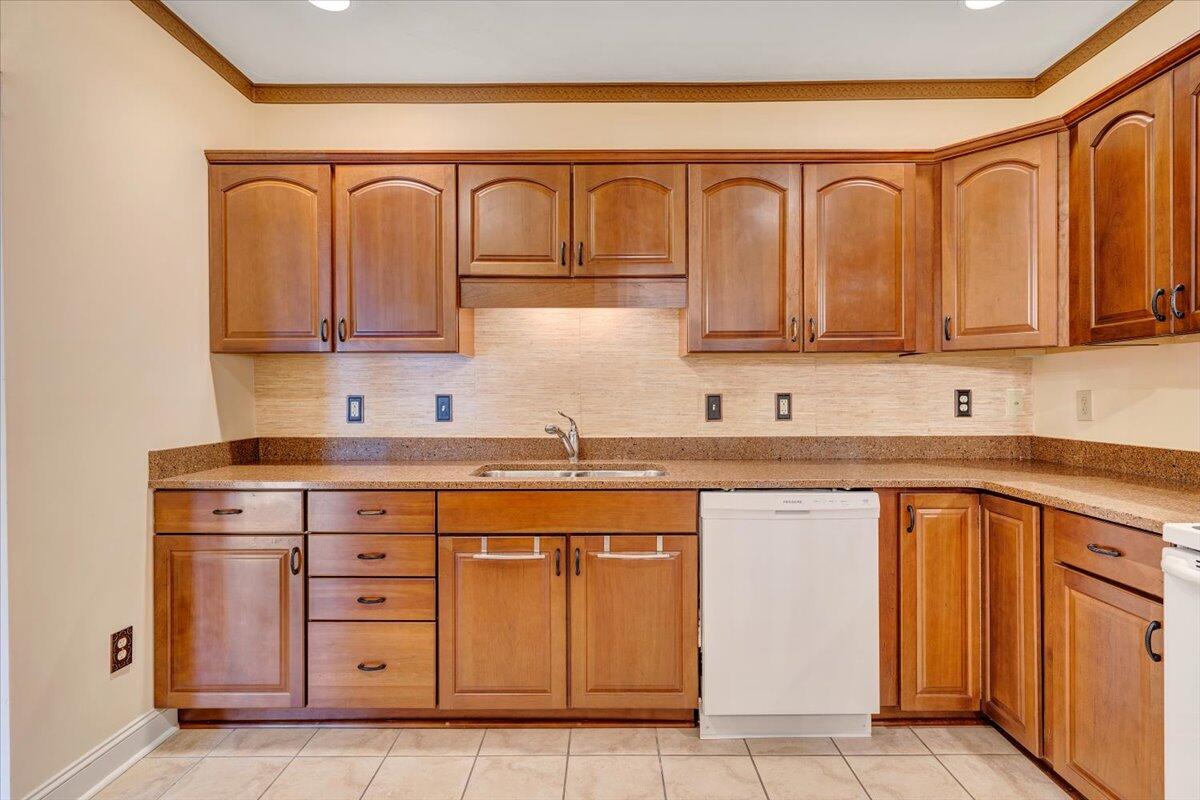 4444 Pheasant Ridge Road, Unit 404 Roanoke, VA 24014 - Photo 15 of 60 15-MIB03997