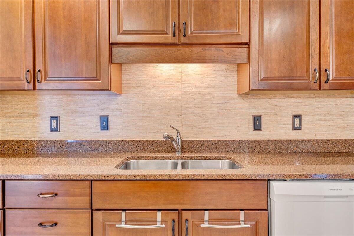 4444 Pheasant Ridge Road, Unit 404 Roanoke, VA 24014 - Photo 16 of 60 16-MIB04003