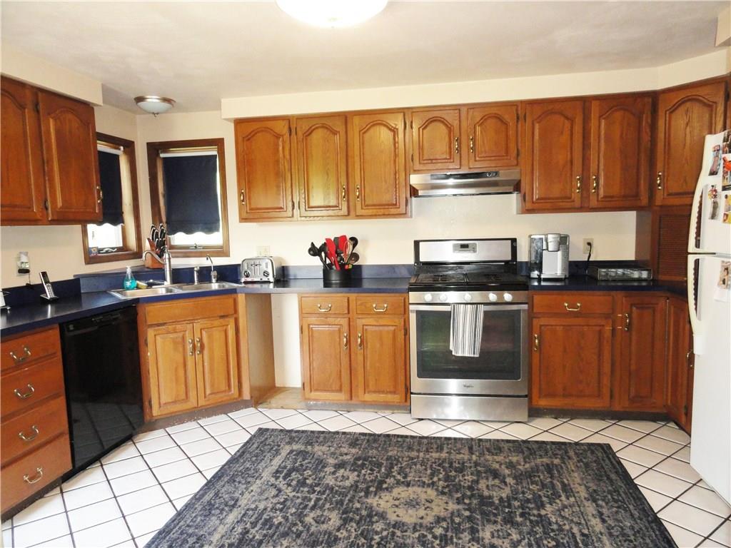 1127 Pine Run Road Apollo, PA 15613 - Photo 6 of 25 Spacious kitchen with gas range, dishwasher, refrigerator and microwave. Also, refrigerator, washer & dryer in lower level