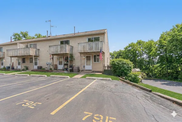 $179,900 | 79 Maude Avenue, Unit E, Fox Lake, IL 60020