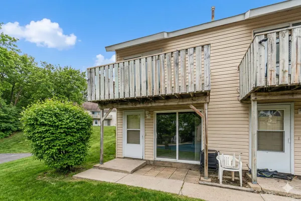 $179,900 | 79 Maude Avenue, Unit E, Fox Lake, IL 60020