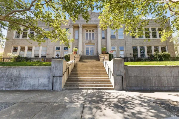 $899,000 | 331 Keller Street, Unit 6, Petaluma, CA 94952
