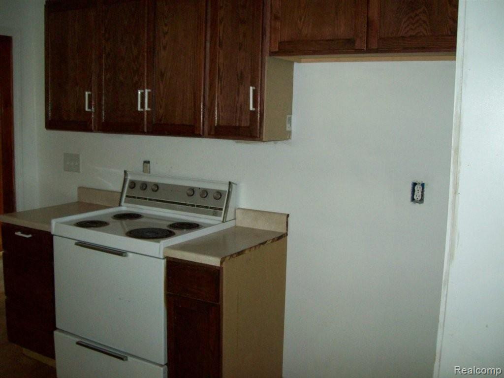 11368 Maxwell Avenue Warren, MI 48089 - Photo 13 of 15 100_3522.JPG