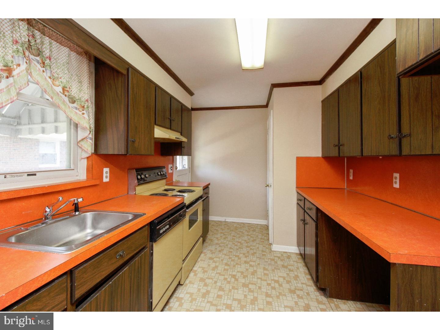 974 Rocklynn Road Springfield, PA 19064 - Photo 9 of 20 Kitchen