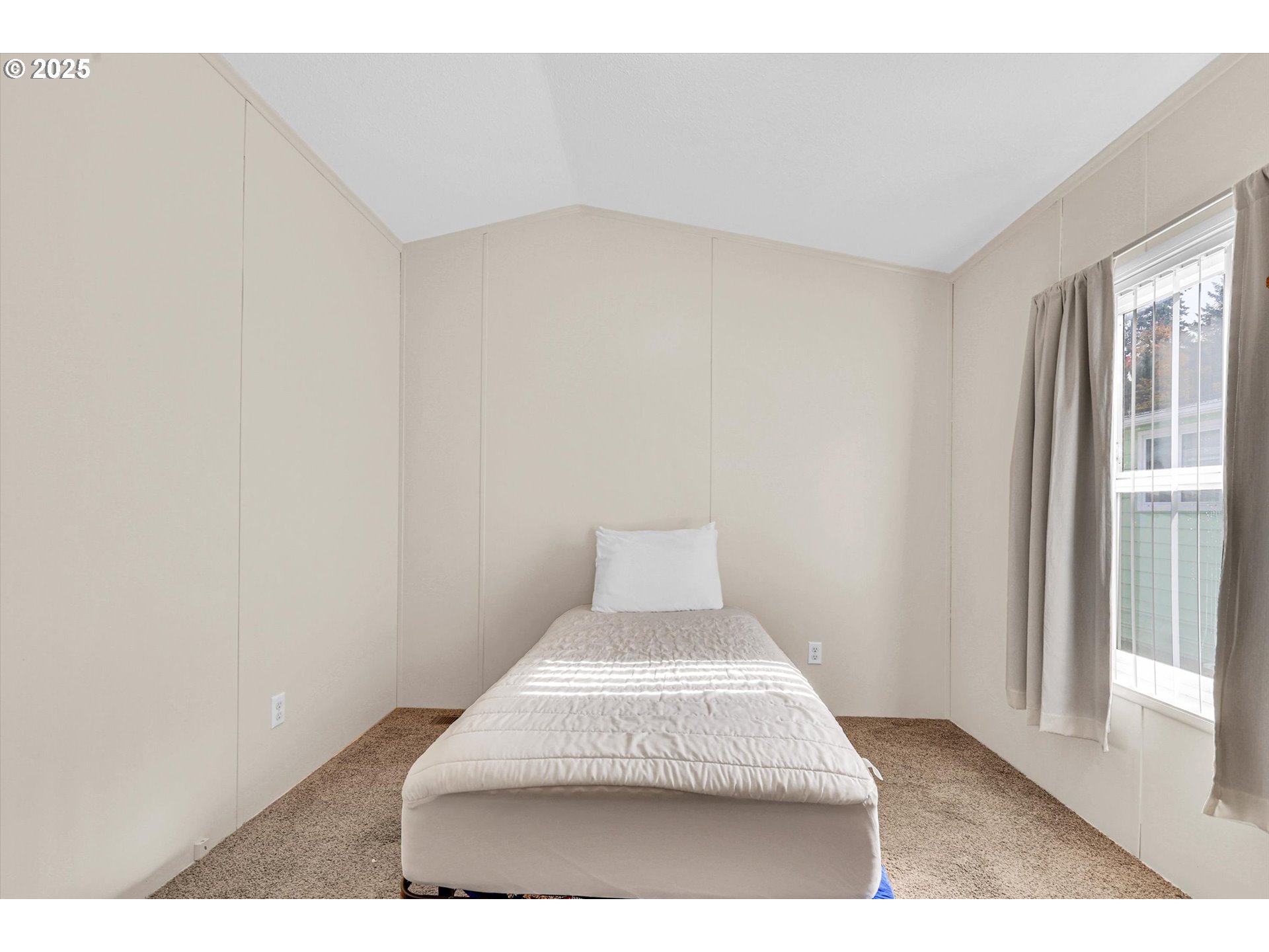 17655 Bluff Road, Unit 73 Sandy, OR 97055 - Photo 20 of 41 a bedroom with a bed and a window