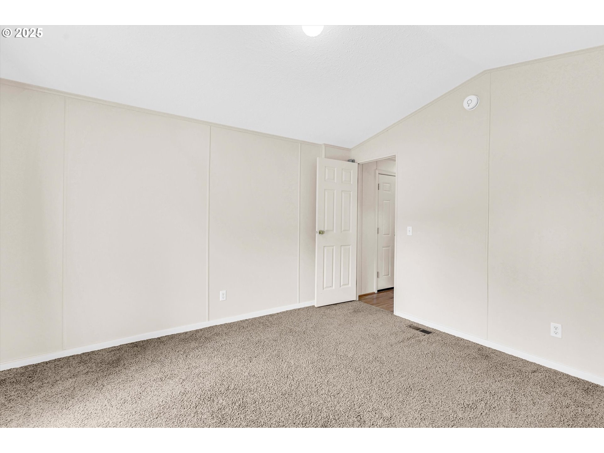 17655 Bluff Road, Unit 73 Sandy, OR 97055 - Photo 28 of 41 a view of an empty room