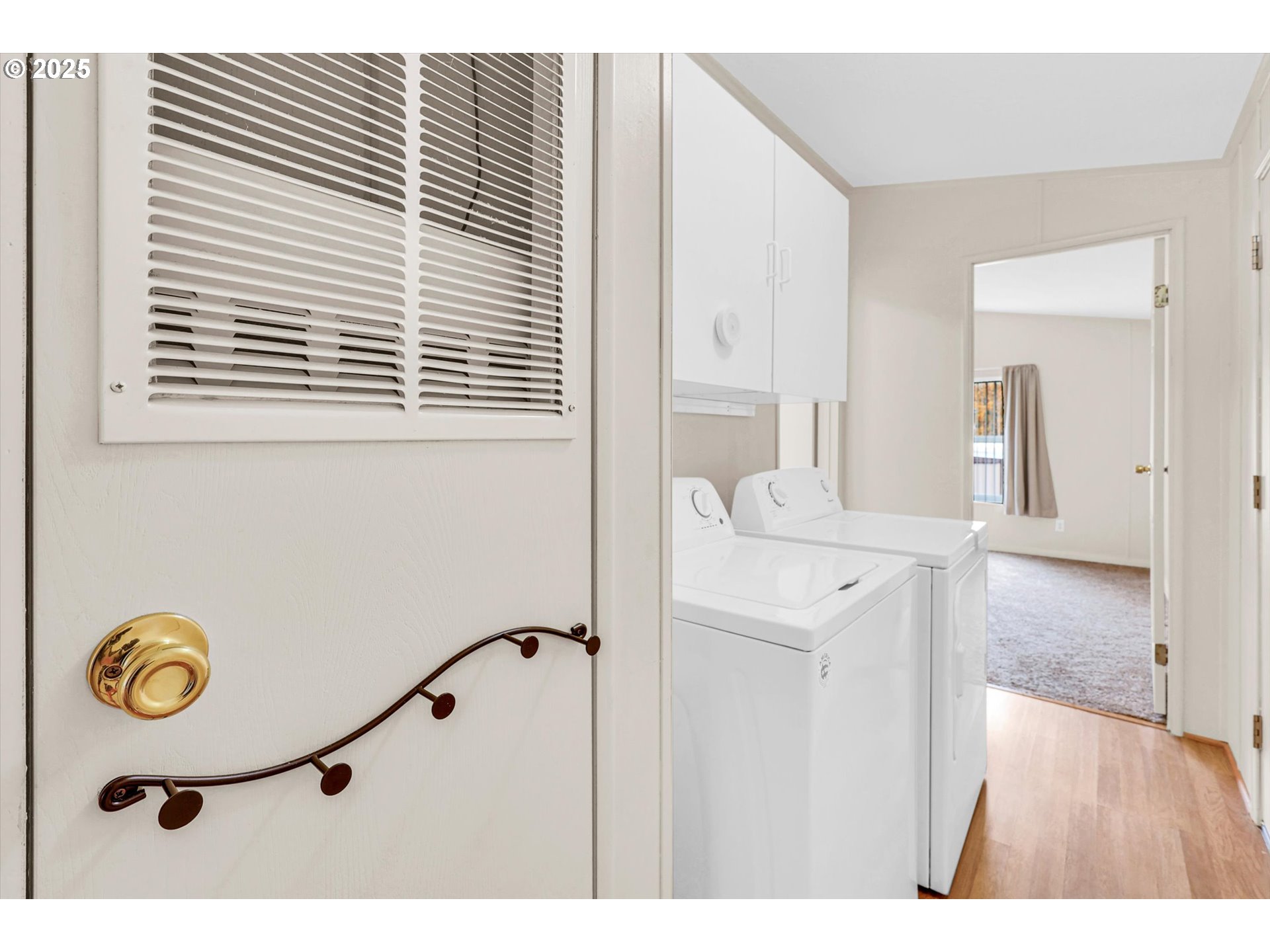 17655 Bluff Road, Unit 73 Sandy, OR 97055 - Photo 29 of 41 a bathroom with a window and mirror