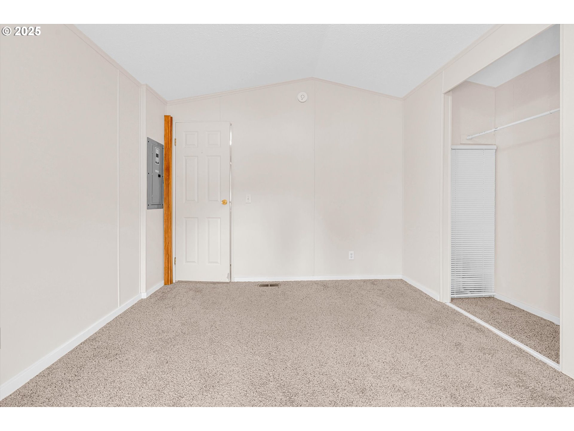 17655 Bluff Road, Unit 73 Sandy, OR 97055 - Photo 31 of 41 a view of an empty room