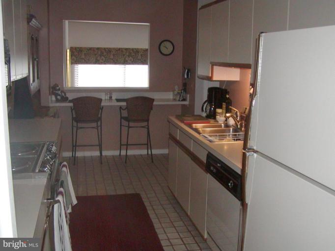 11105 Timberhead Lane Reston, VA 20191 - Photo 4 of 12 Kitchen