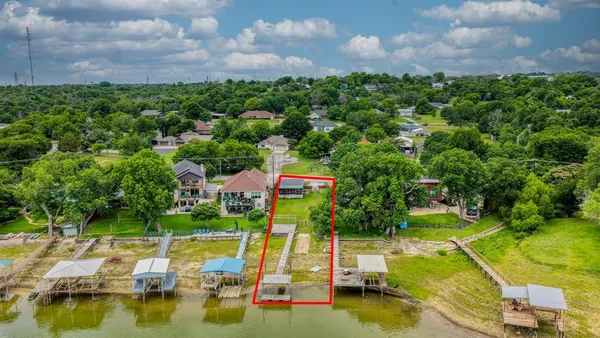 $2,000 | 1028 West Lake Drive, Weatherford, TX 76087