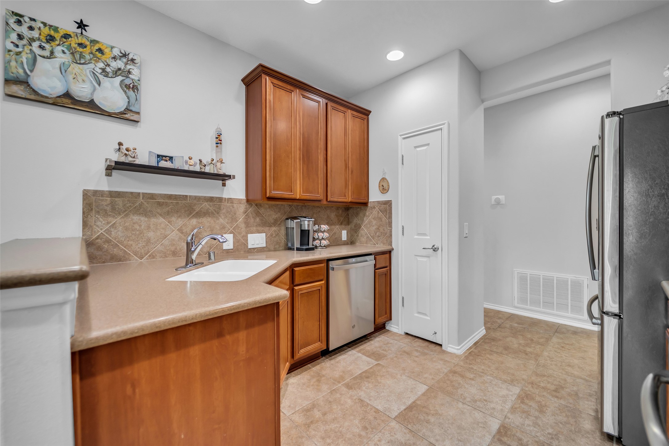 13600 Breton Ridge Street, Unit 20A Houston, TX 77070 - Photo 14 of 25 Kitchen with corian countertops