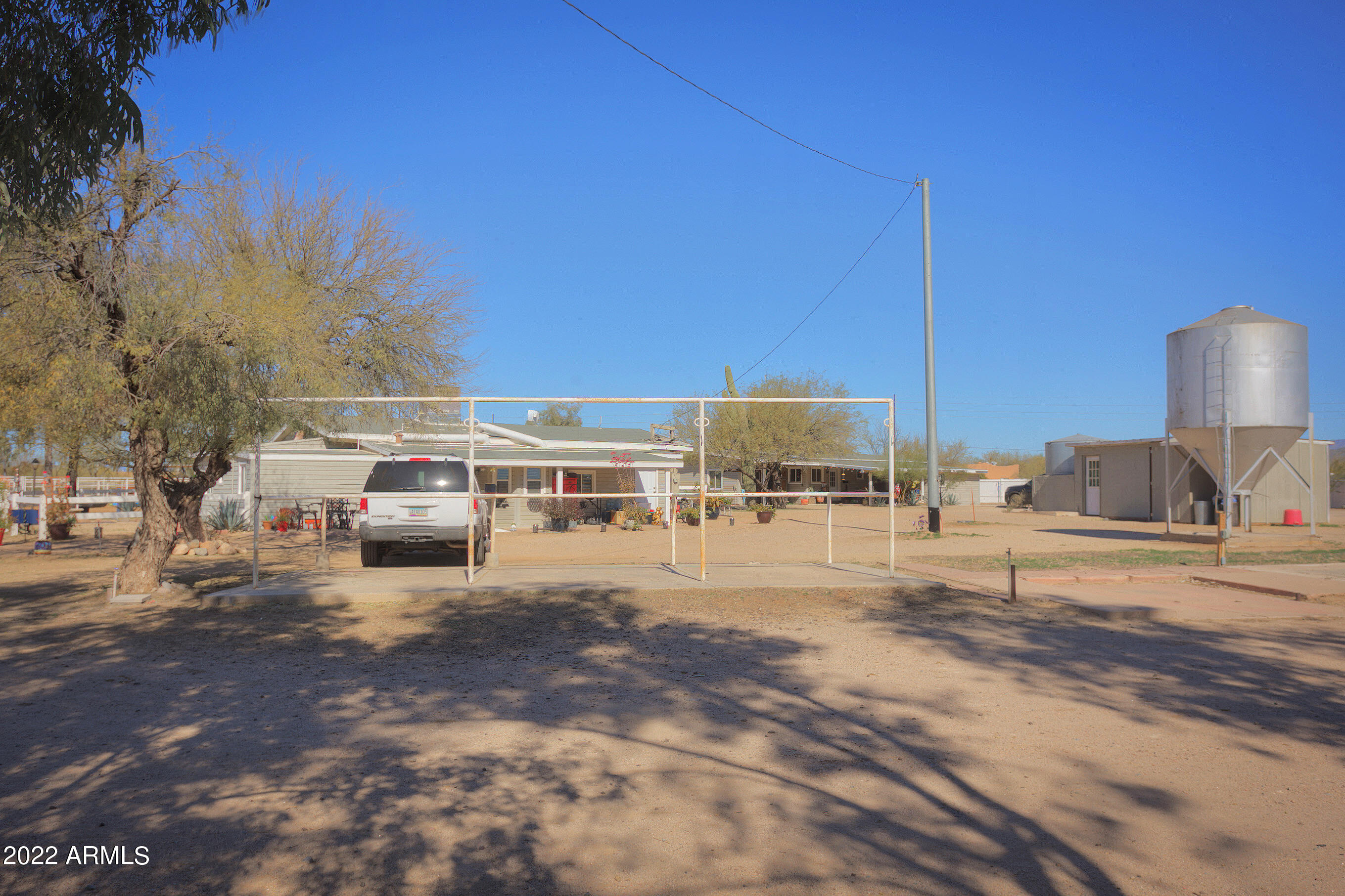 35225 North 3rd Street Phoenix, AZ 85086 - Photo 27 of 40 a view of a yard with cars