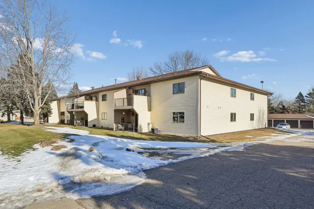 $160,000 | 3125 Cory Lane, Unit 208, Hastings, MN 55033