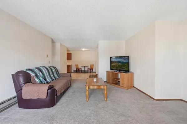 $160,000 | 3125 Cory Lane, Unit 208, Hastings, MN 55033