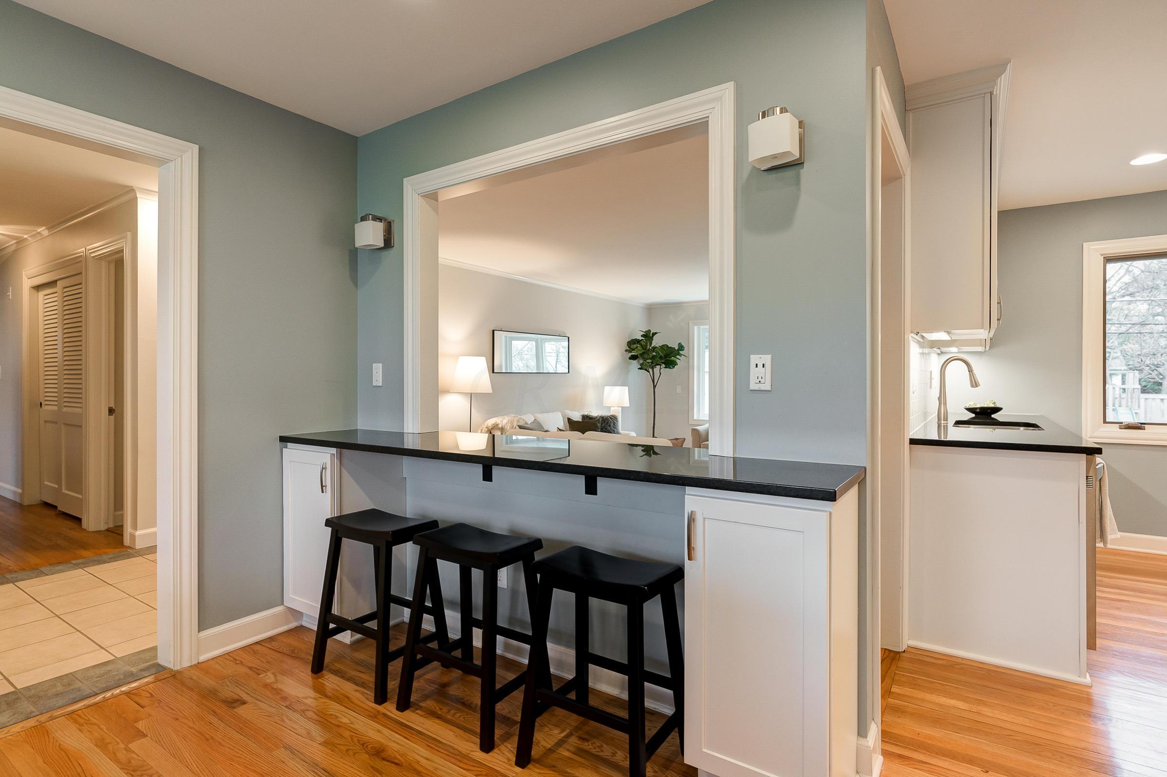 3911 Chevington Road Upper Arlington, OH 43220 - Photo 8 of 34