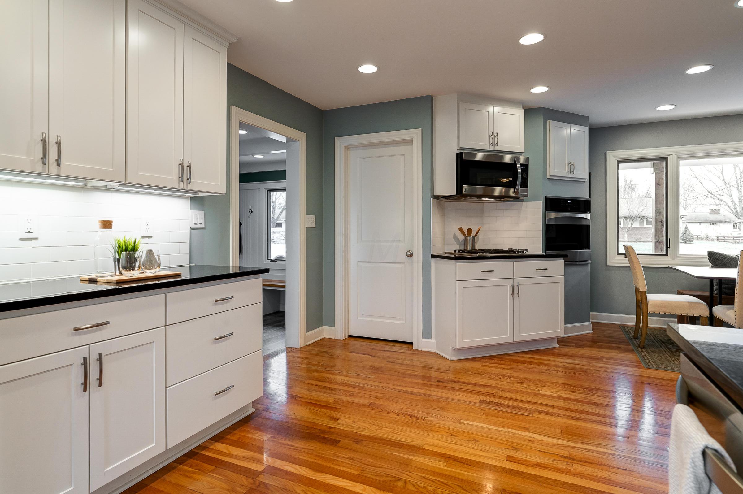 3911 Chevington Road Upper Arlington, OH 43220 - Photo 9 of 34