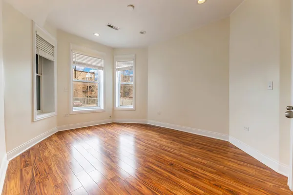 $1,700 | 3827 West Flournoy Street, Unit 1, Chicago, IL 60624