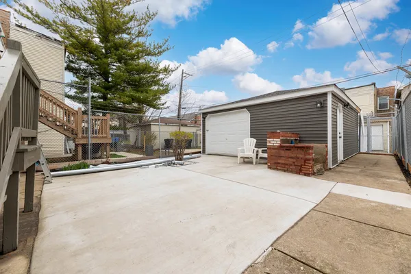 $1,700 | 3827 West Flournoy Street, Unit 1, Chicago, IL 60624