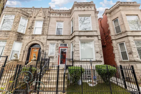 $1,700 | 3827 West Flournoy Street, Unit 1, Chicago, IL 60624