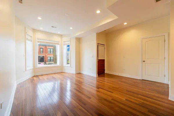 $1,700 | 3827 West Flournoy Street, Unit 1, Chicago, IL 60624