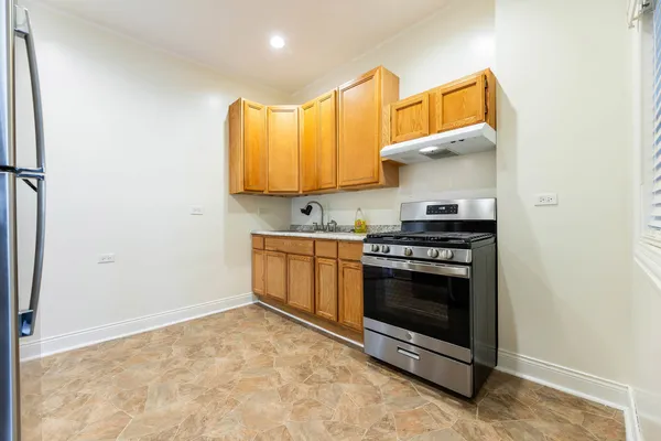 $1,700 | 3827 West Flournoy Street, Unit 1, Chicago, IL 60624
