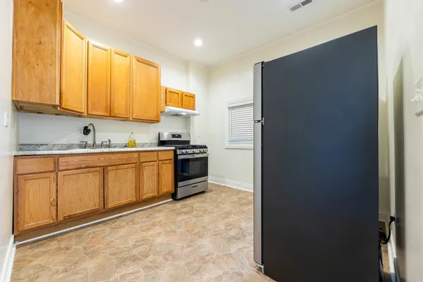 $1,700 | 3827 West Flournoy Street, Unit 1, Chicago, IL 60624