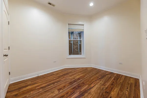 $1,700 | 3827 West Flournoy Street, Unit 1, Chicago, IL 60624