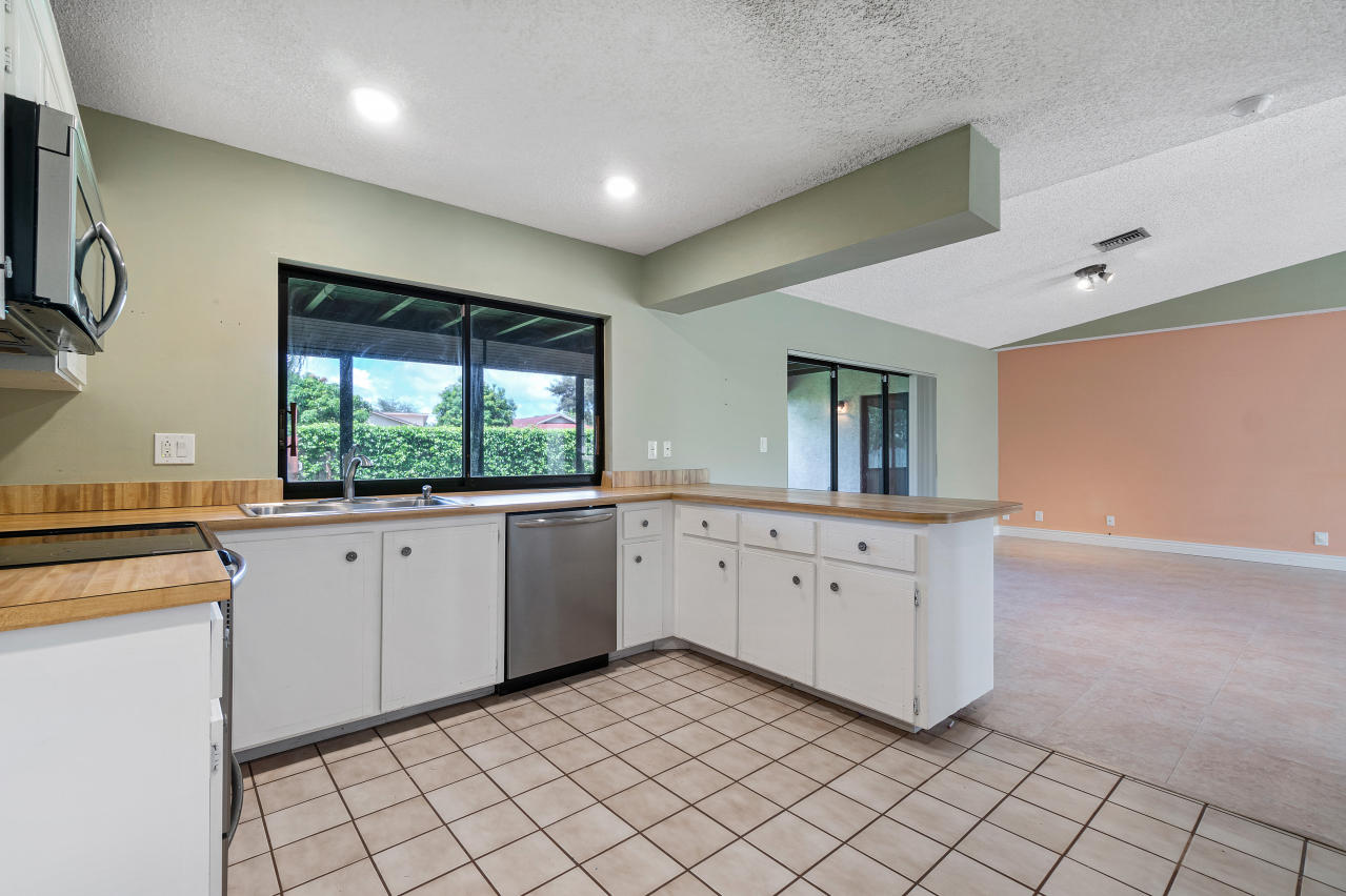 6365 Woodbury Road Boca Raton, FL 33433 - Photo 11 of 26 6365 Woodbury Rd