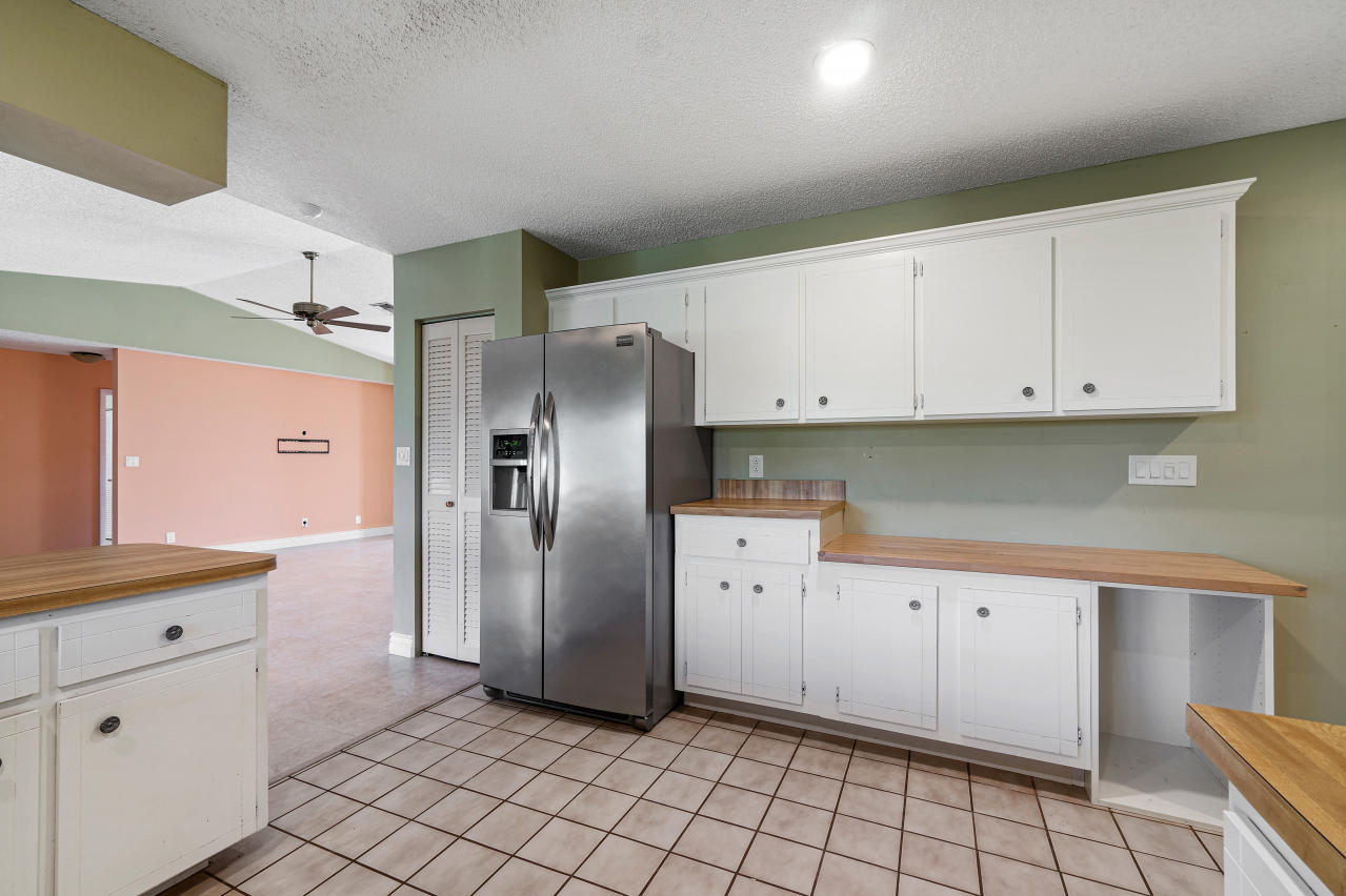 6365 Woodbury Road Boca Raton, FL 33433 - Photo 12 of 26 6365 Woodbury Rd