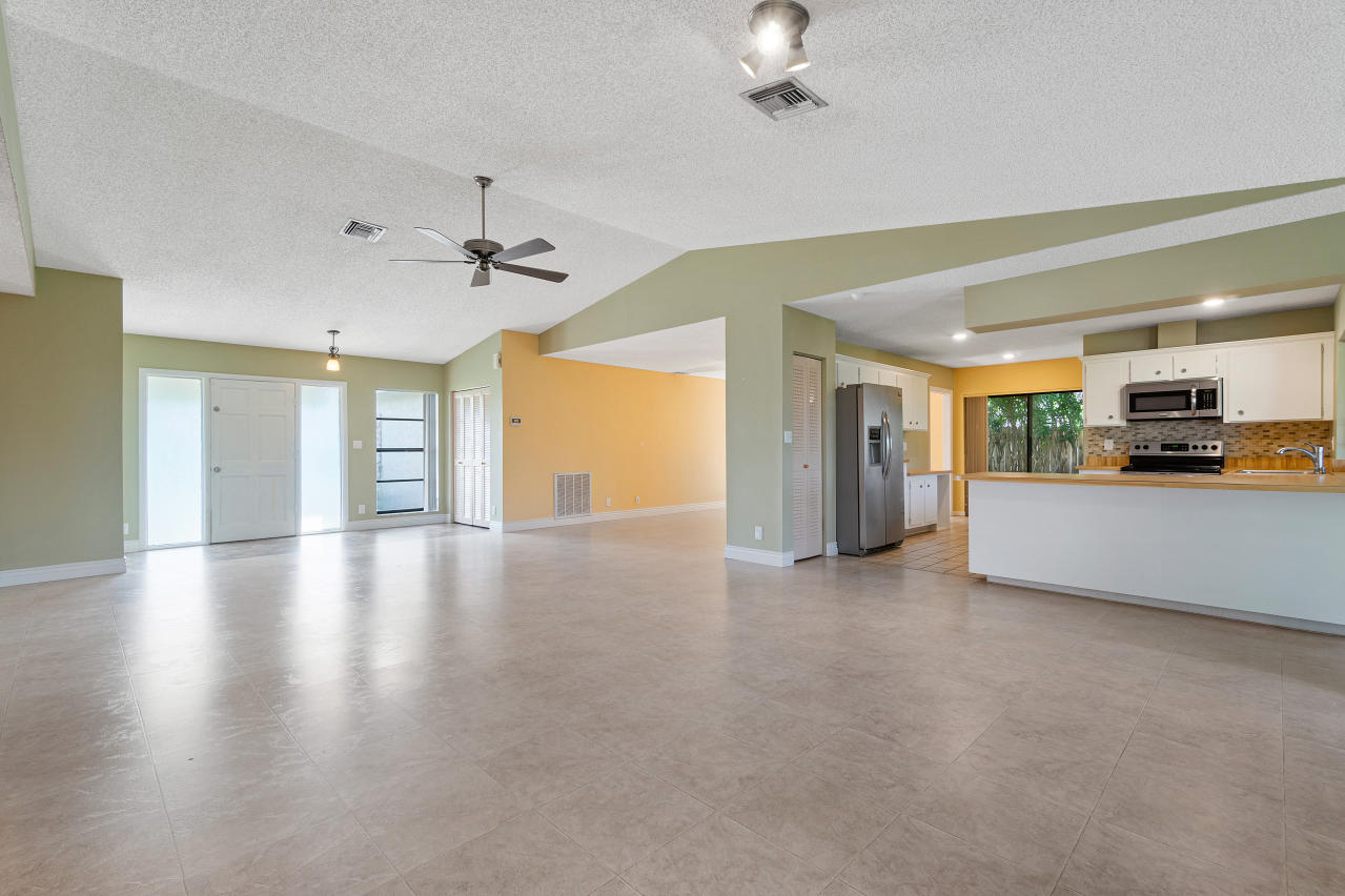 6365 Woodbury Road Boca Raton, FL 33433 - Photo 5 of 26 6365 Woodbury Rd