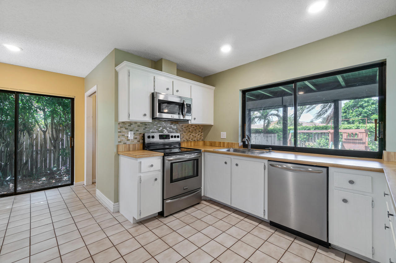 6365 Woodbury Road Boca Raton, FL 33433 - Photo 10 of 26 6365 Woodbury Rd