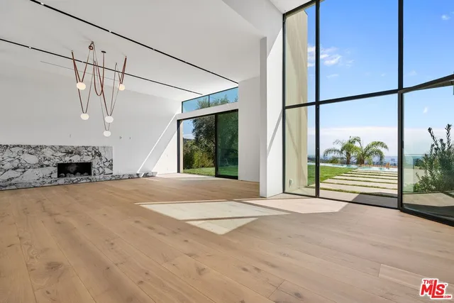 $48,000 | 2501 Banyan Drive, Los Angeles, CA 90049