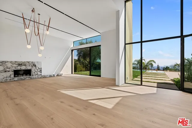 $48,000 | 2501 Banyan Drive, Los Angeles, CA 90049