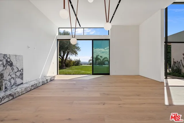 $48,000 | 2501 Banyan Drive, Los Angeles, CA 90049