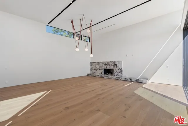 $48,000 | 2501 Banyan Drive, Los Angeles, CA 90049