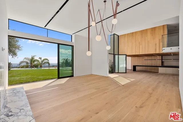 $48,000 | 2501 Banyan Drive, Los Angeles, CA 90049